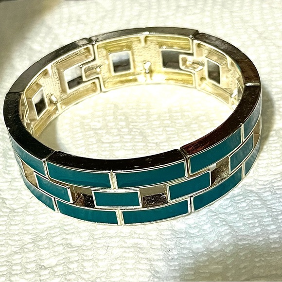 Gorgeous green stretch bracelet - Picture 2 of 3